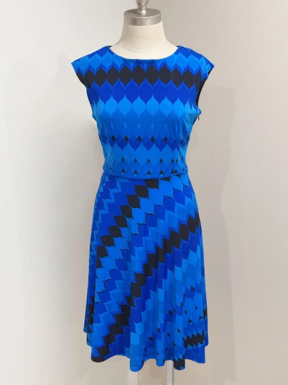 R&K Women's Blue Geometric Cap Sleeve Scoop Neck Fit & Flare Dress Size S - Picture 1 of 5